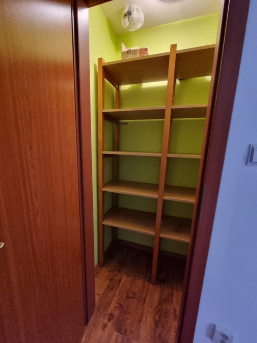 Ponúkame na predaj priestranný, viacgeneračný rodinný dom v - 17