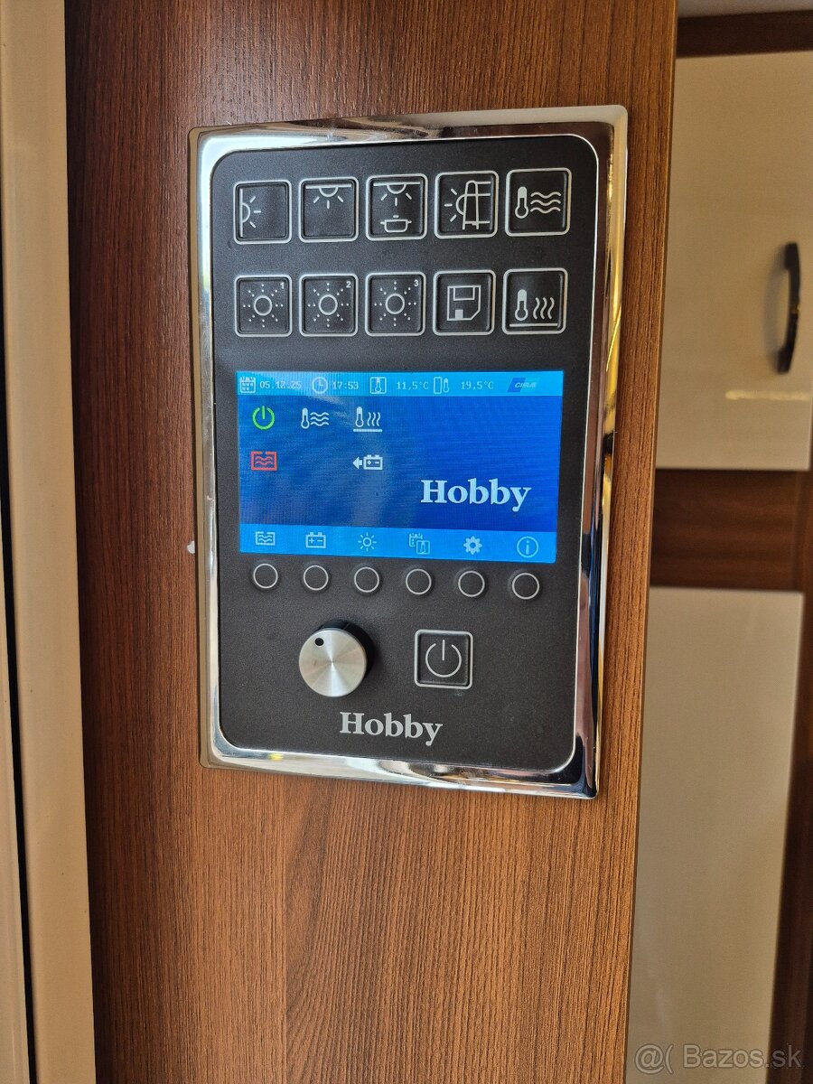 Obytný přívěs Hobby Excellent 560 KMFe - 17