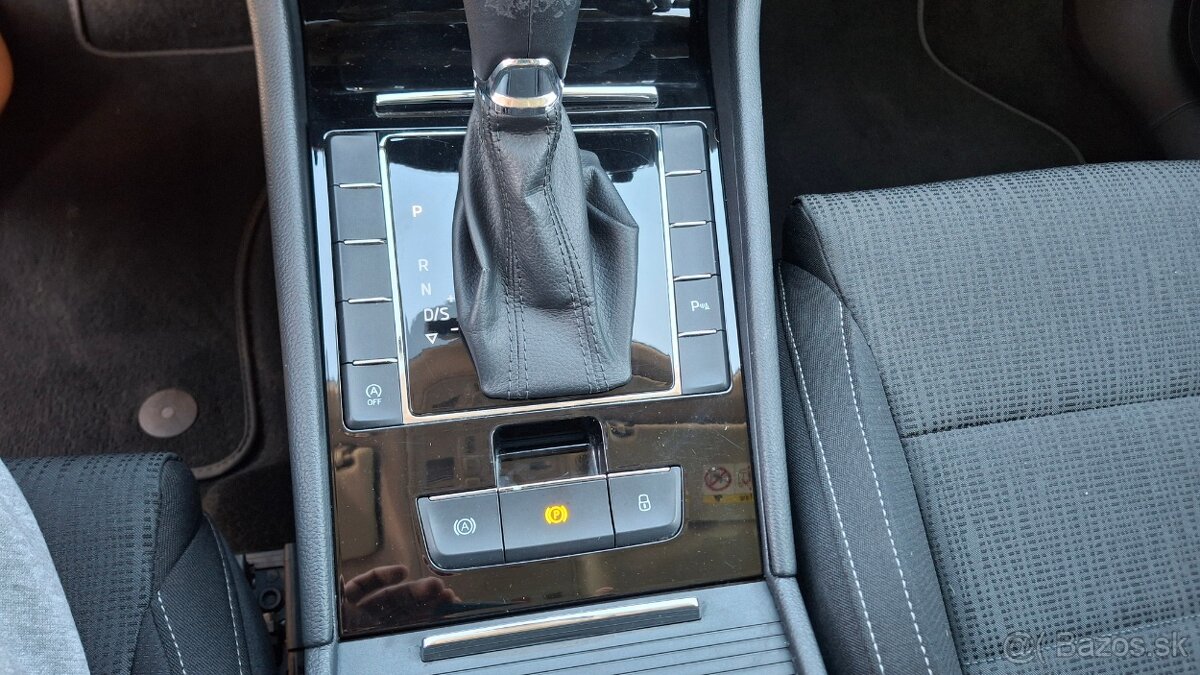 Škoda Superb Combi 2.0 TDI Ambition DSG - 17