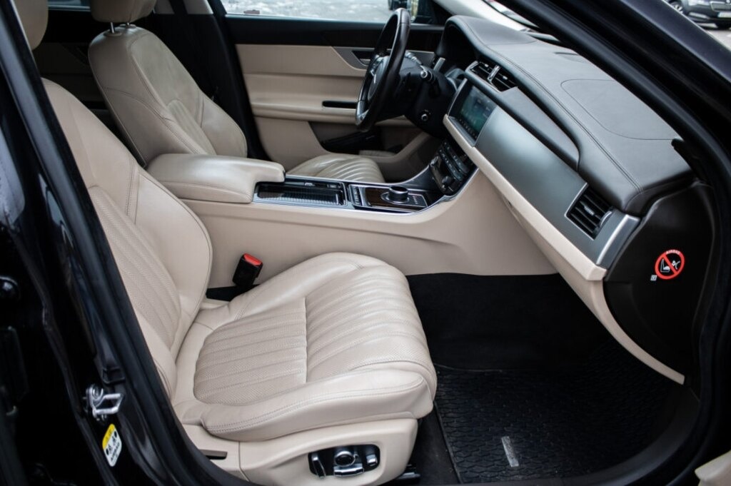 Jaguar XF 177kW (2017) - 17