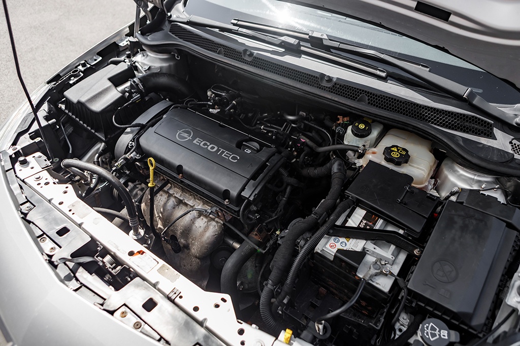 Opel Astra 1.6 ECOTEC 85kW Enjoy M5 03/2012 - 17