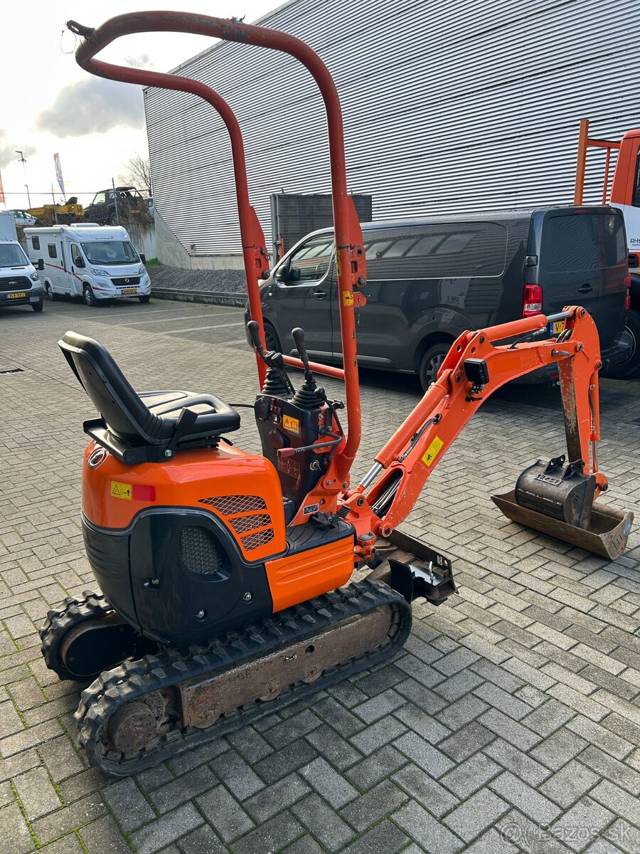 Minibagr Kubota U10 s nulovým přesahem zádě - 17