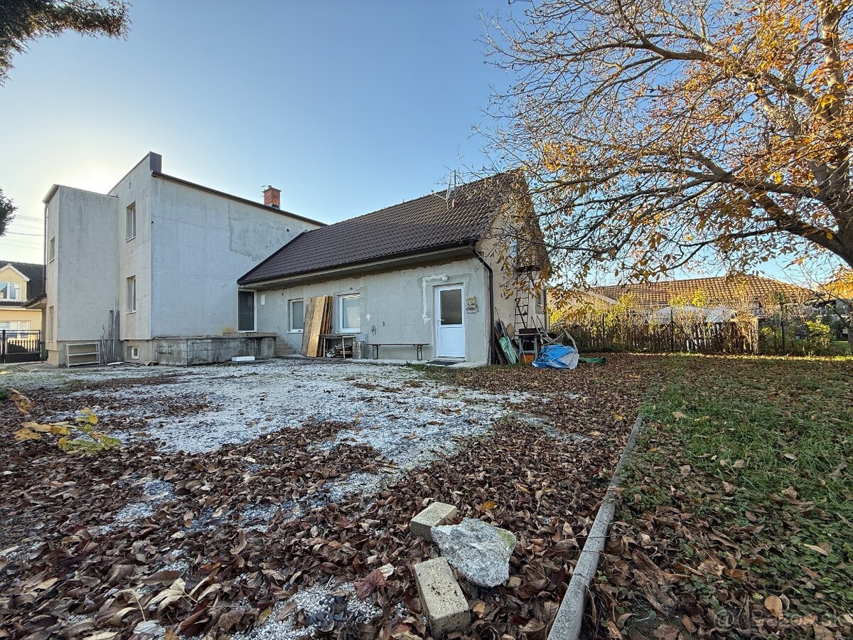 VYZÁLOHOVANÉ PREDAJ - RODINNÝ DOM - ZLATÉ MORAVCE - 17
