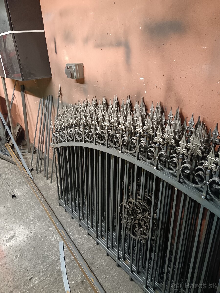 Kované brány, ploty a zábradlia. - 17