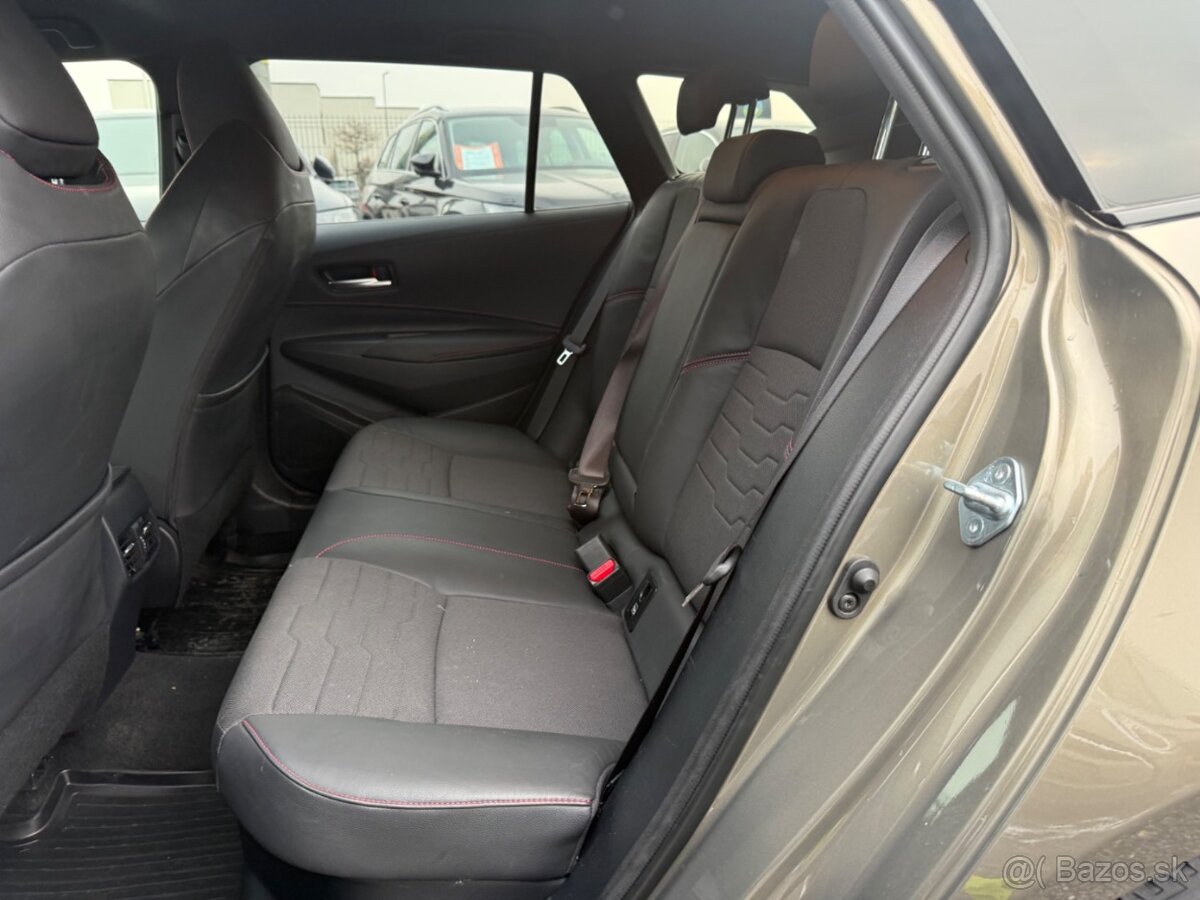 Toyota Corolla Combi 2.0 HEV Executive 1.Majiteľ ,SR, komple - 17