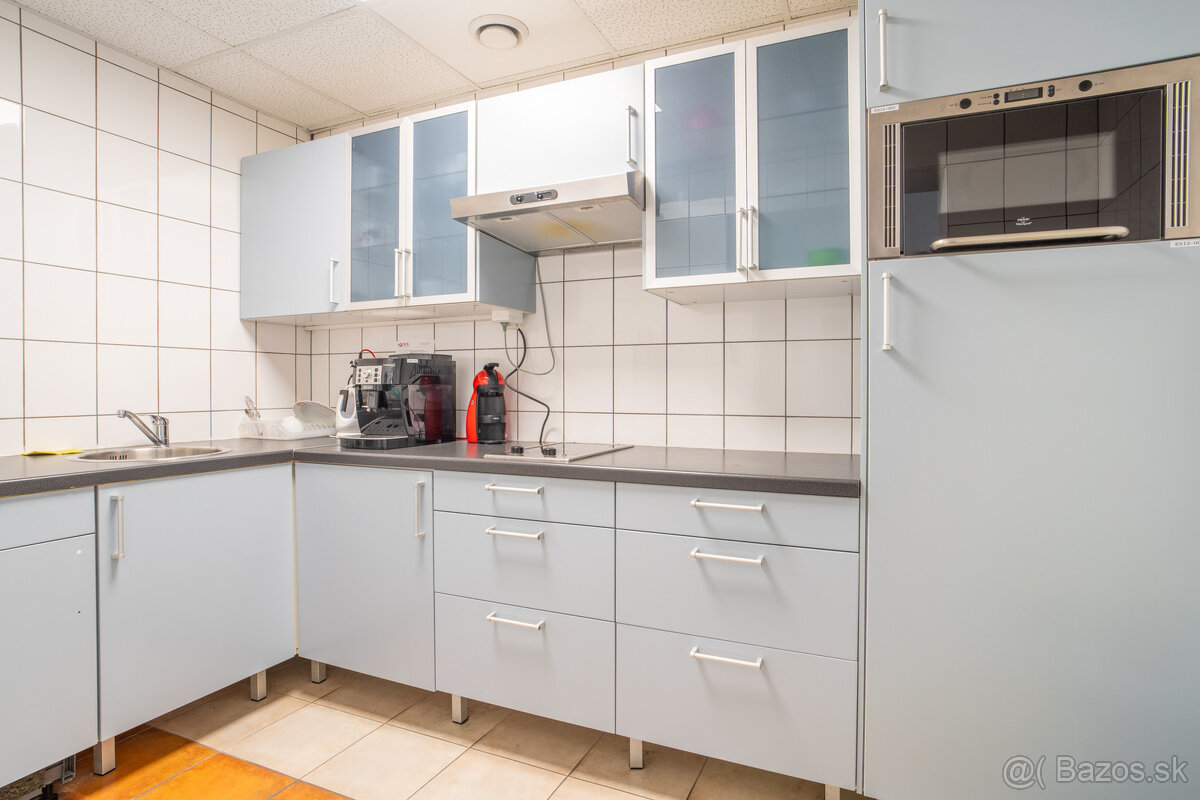 Na predaj priemyselný objekt s investičným potenciálom v Sen - 17