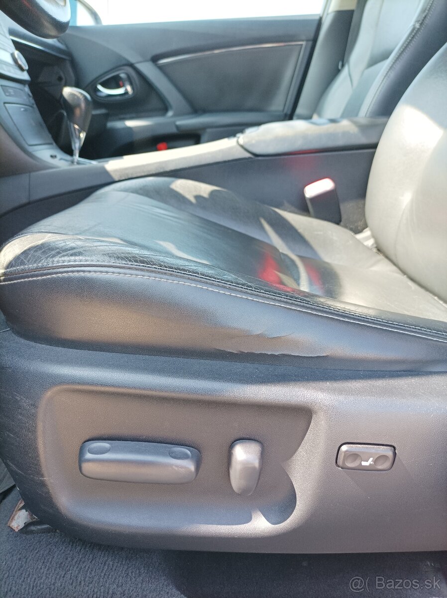 Predám Toyota Avensis - 17