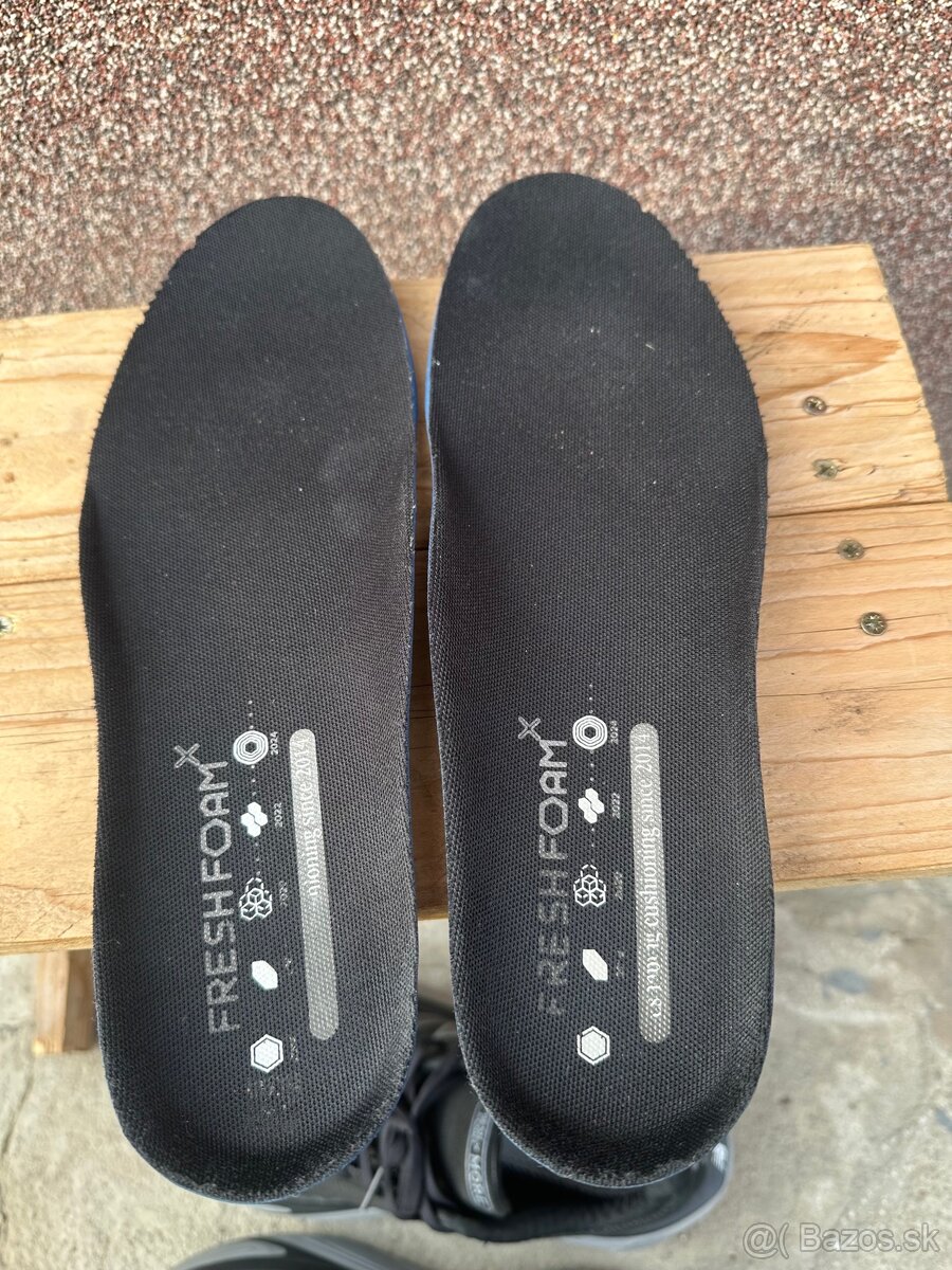 Bezecke tenisky New Balance More V5 - 17