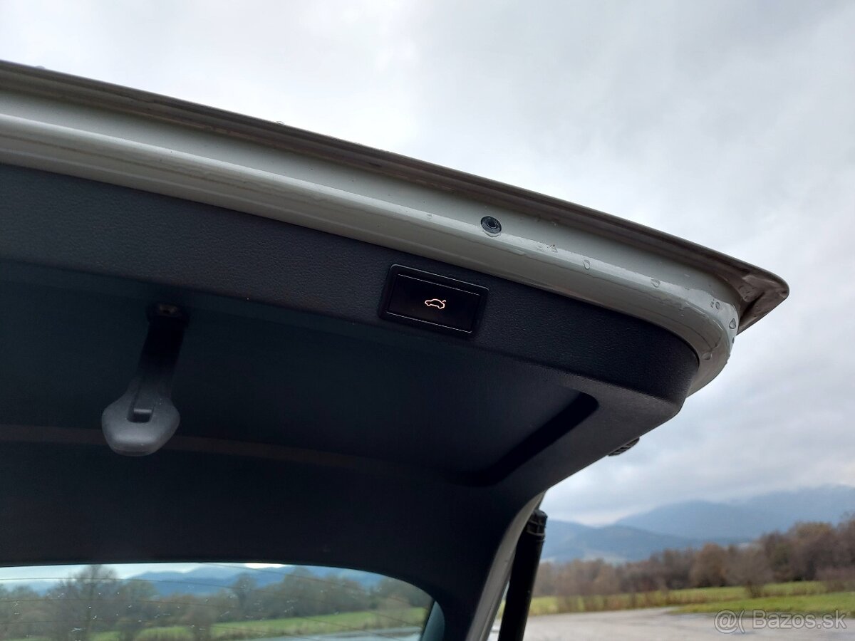 Škoda Octavia Combi 2.0 TDI DPF RS DSG - 17