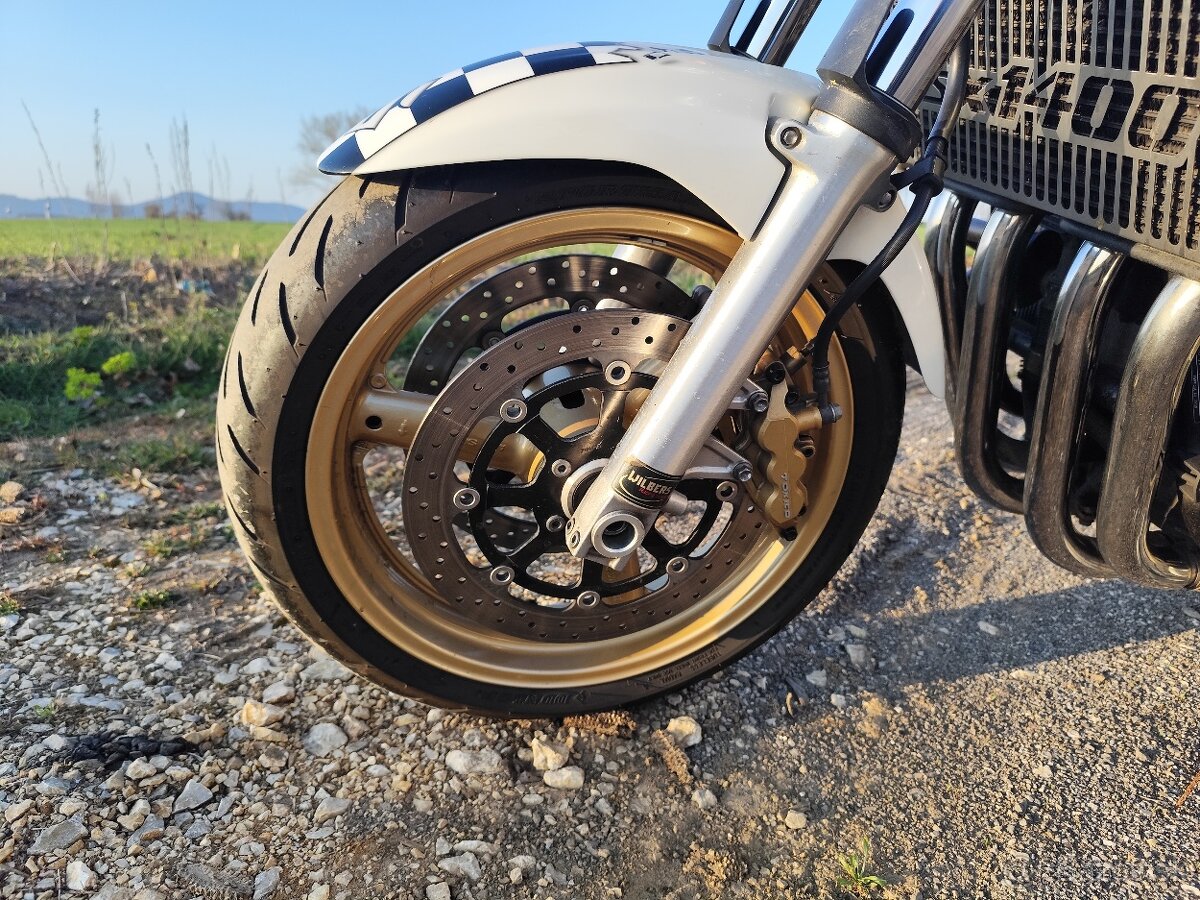 Suzuki GSX 1400 - 17