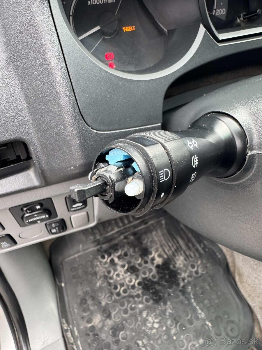 Predám Toyota Hilux 2.5, D-4D - 17