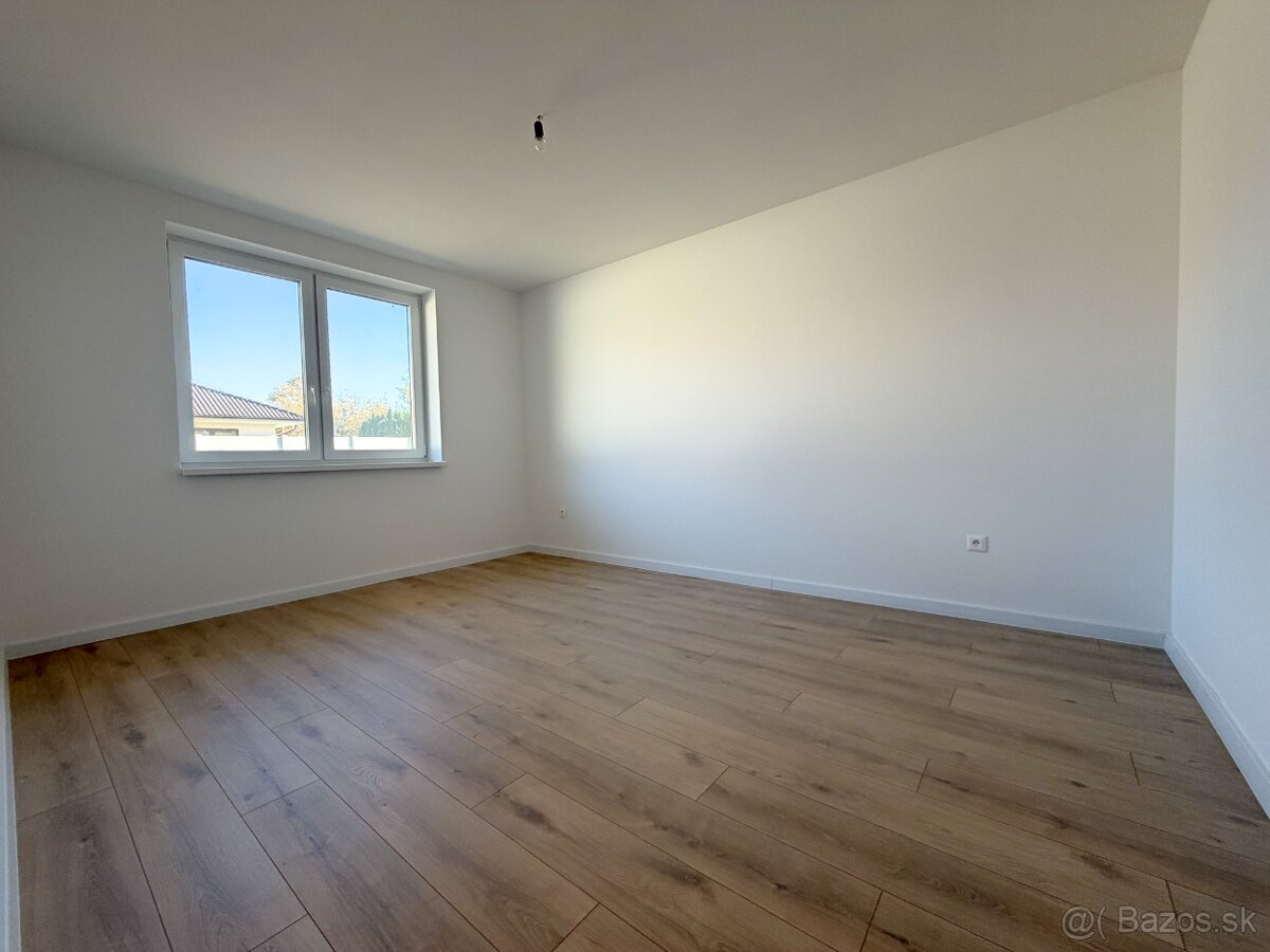 Moderný 4-izbový rodinný dom s garážou na predaj - 17