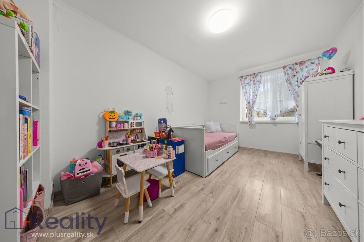 Rodinný dom s veľkým pozemkom v obci Vrakuň na predaj - 17