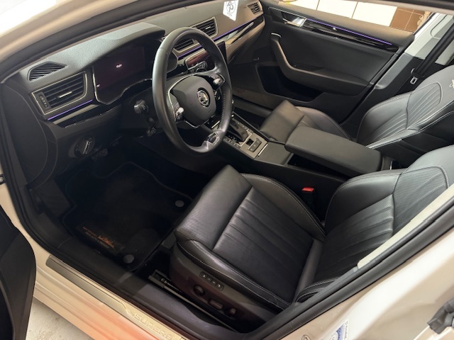 Skoda Superb Combi 1.4 TSI L&K - Hybridné - Automatická - 1 - 17