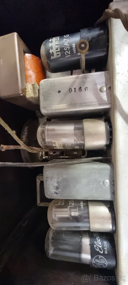 GENERAL ELECTRIC 》 MODEL 60 》5 Tube Radio + Electric Clock - 17