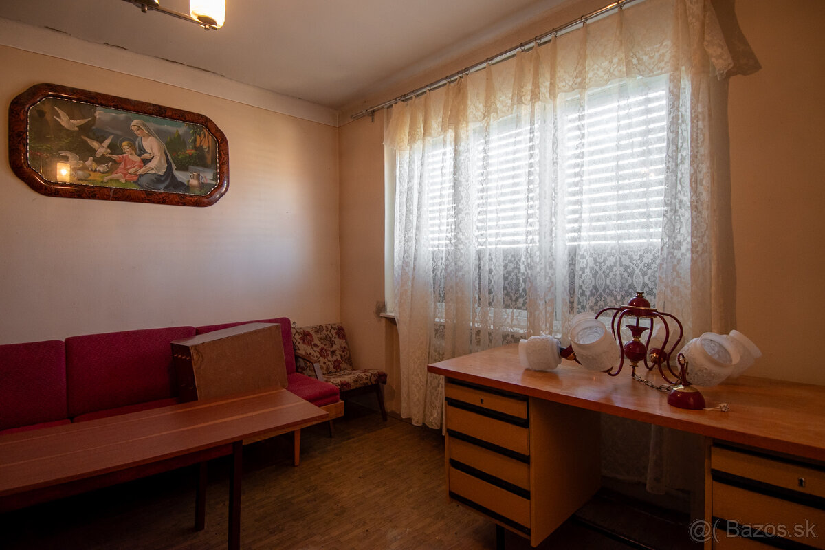 Starší trojpodlažný dom blízko centra - 17