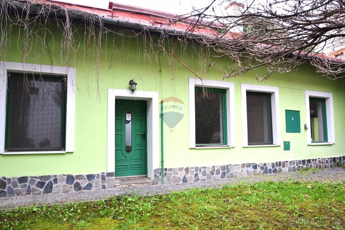 Na predaj jedinečná budova v meste Lučenec - 17