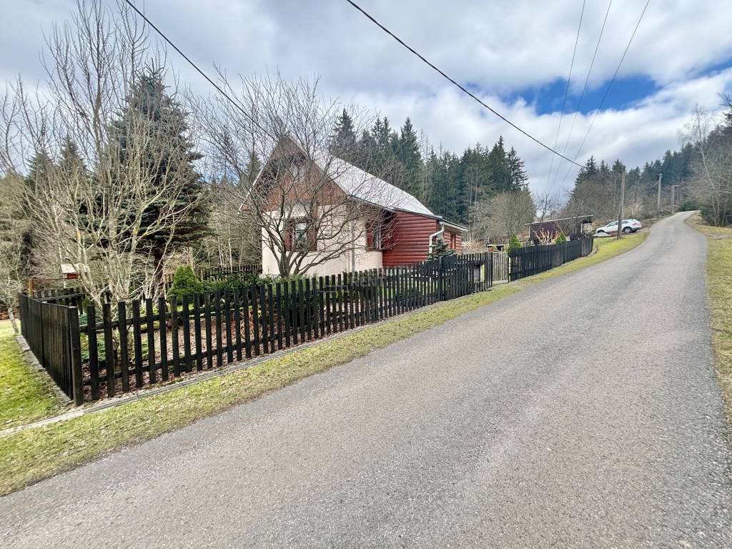 Predaj tradičnej chalupy v pokojnom prostredí na lazoch vo V - 17