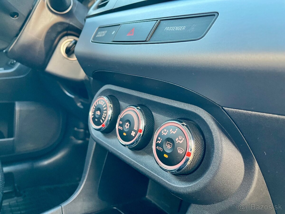 Mitsubishi Lancer 1.6 MIVEC Benzín Sportback 86kW + Xenóny - 17