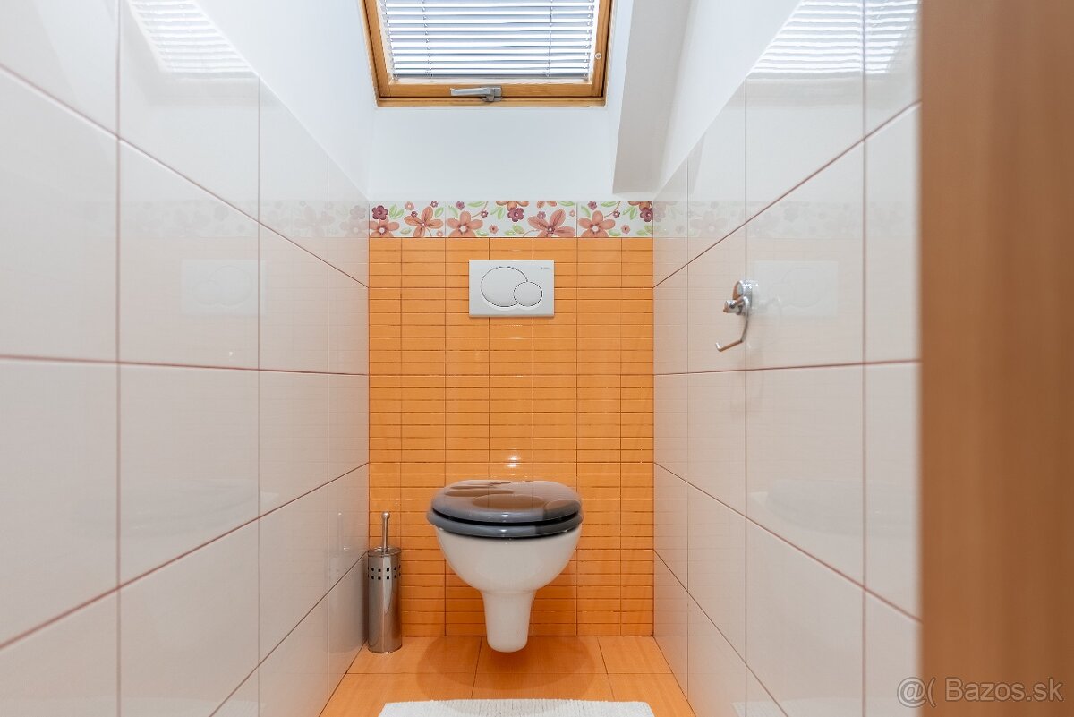 Samostatný 5 izb. rodinný dom vo výbornej lokalite v Trnave - 17