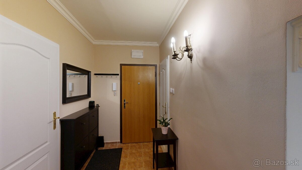 3 izb byt v Galante Revolučna stvrt centrum . - 17