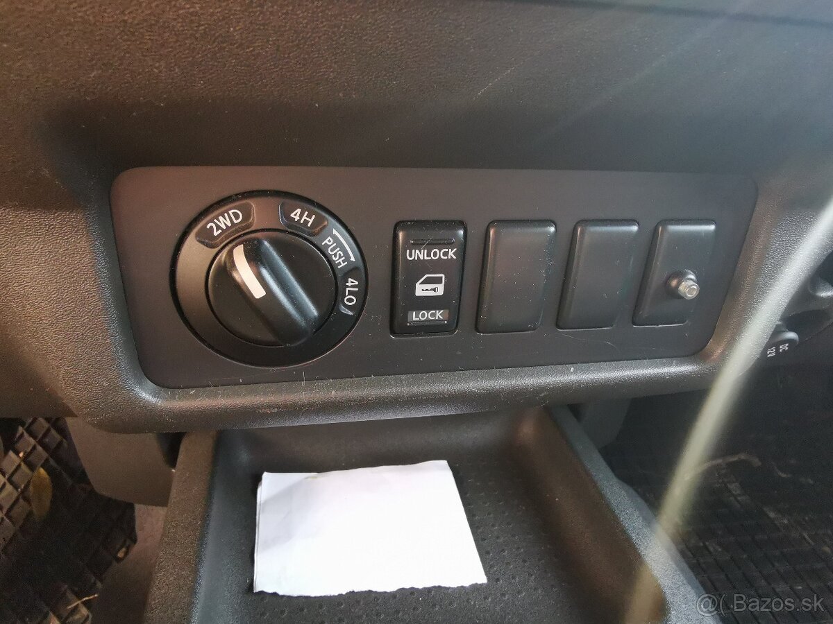 Nissan Navara 2.5 dCi - 17