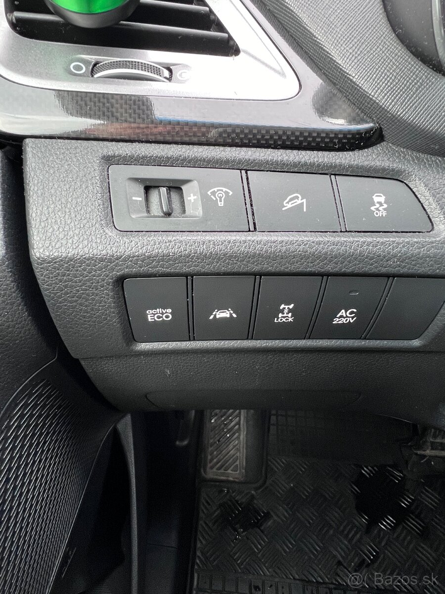 Hyundai Grand Santa Fe - 17
