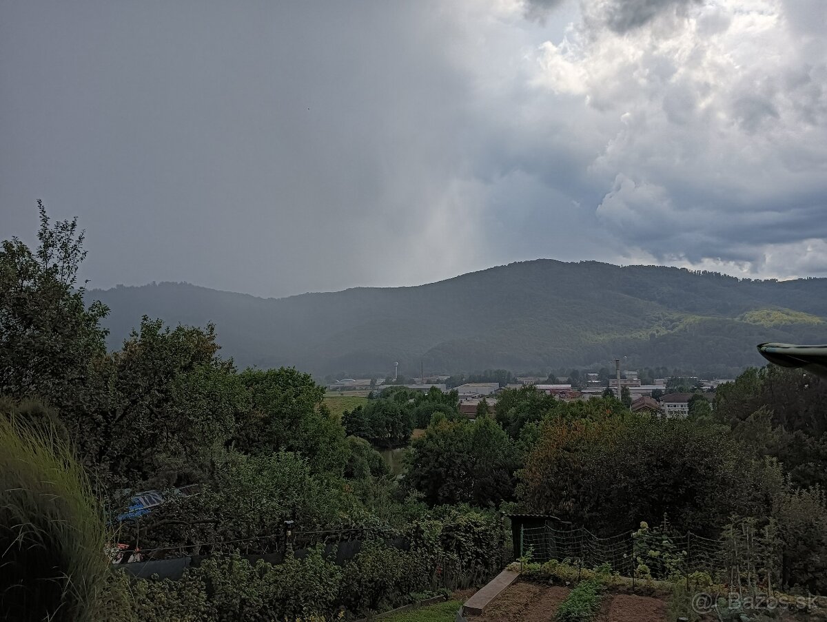 Udržiavaná záhrada s chatkou nad Bagroviskom – 448 m² - 17