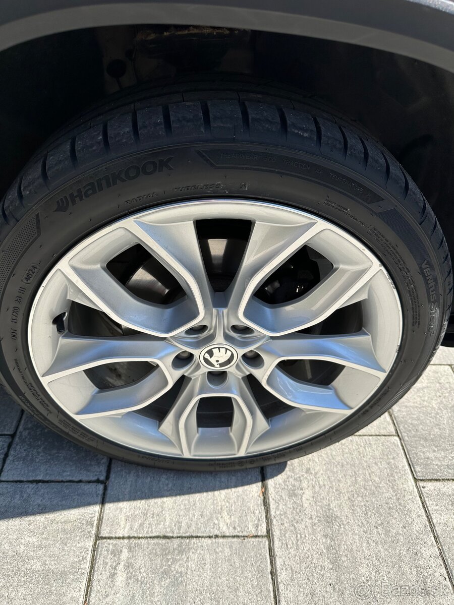 SKODA KARQK 2019 4x4 - 17