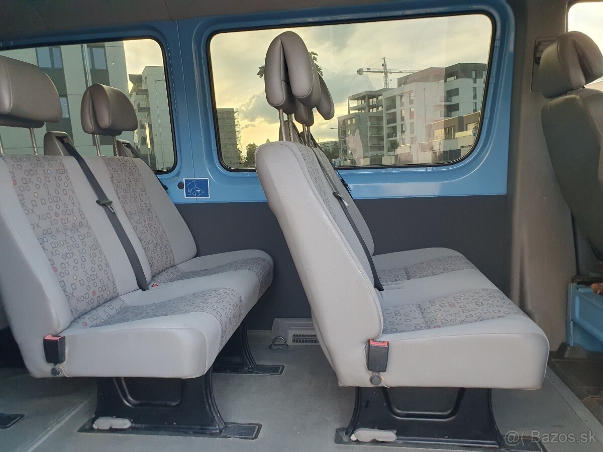 Volkswagen Crafter 2.5 TDI 9-miestny - 17