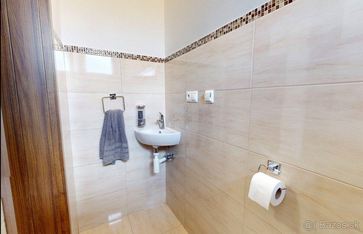 Krásny rodinný dom Zlaté Klasy - PREDAJ - 17