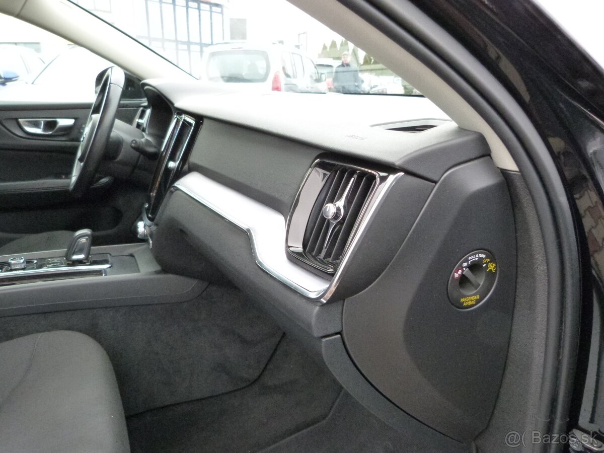 Volvo V60 B4 Momentum Pro A/T - 17
