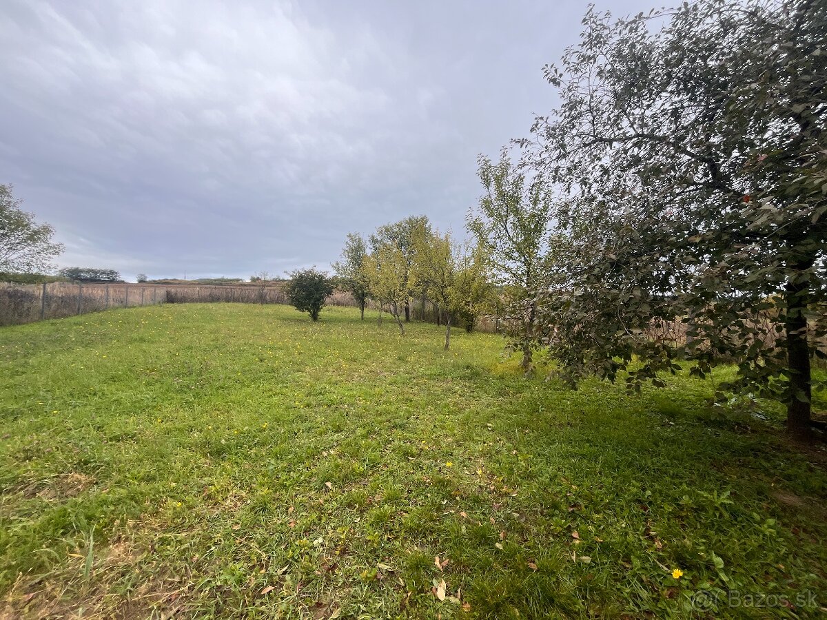 MAĎARSKO - MÁRTONYI - 2 IZBOVÁ RD BLÍZKO JAZERA RAKAC - 17