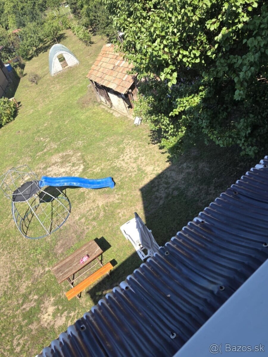 Predáme rodinný dom s pekným pozemkom v Kamenici nad Hronom. - 17