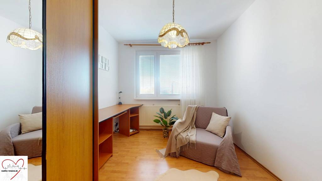 Z vchodu rovno do školy, na predaj praktický 3 izbový byt, A - 17