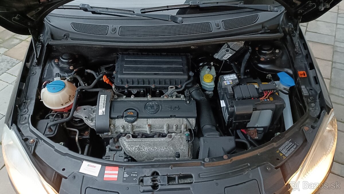 ŠKODA ROOMSTER 1.4 MPI 63 kW PLUS EDITION - 17