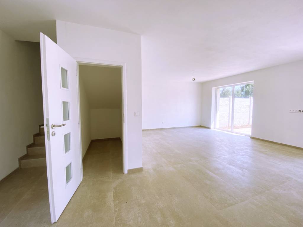 Úsporný 4 izbový poschodový rodinný dom - novostavba, Veľké - 17