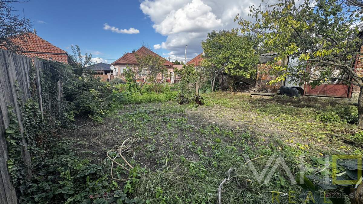 🏡 Na predaj: tehlový rodinný dom s veľkým pozemkom v obci Vá - 17