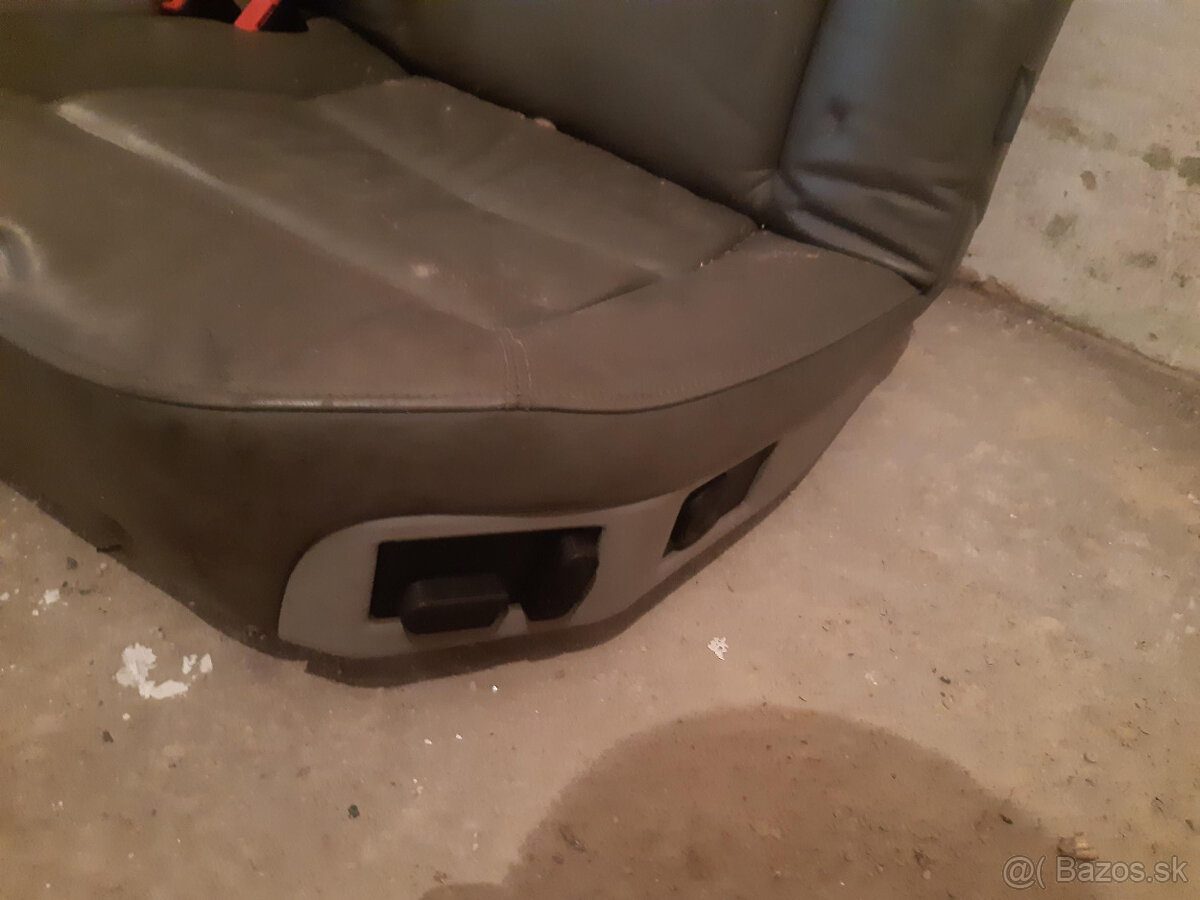 AUDI A8, S8 D2 - sedačky - 17