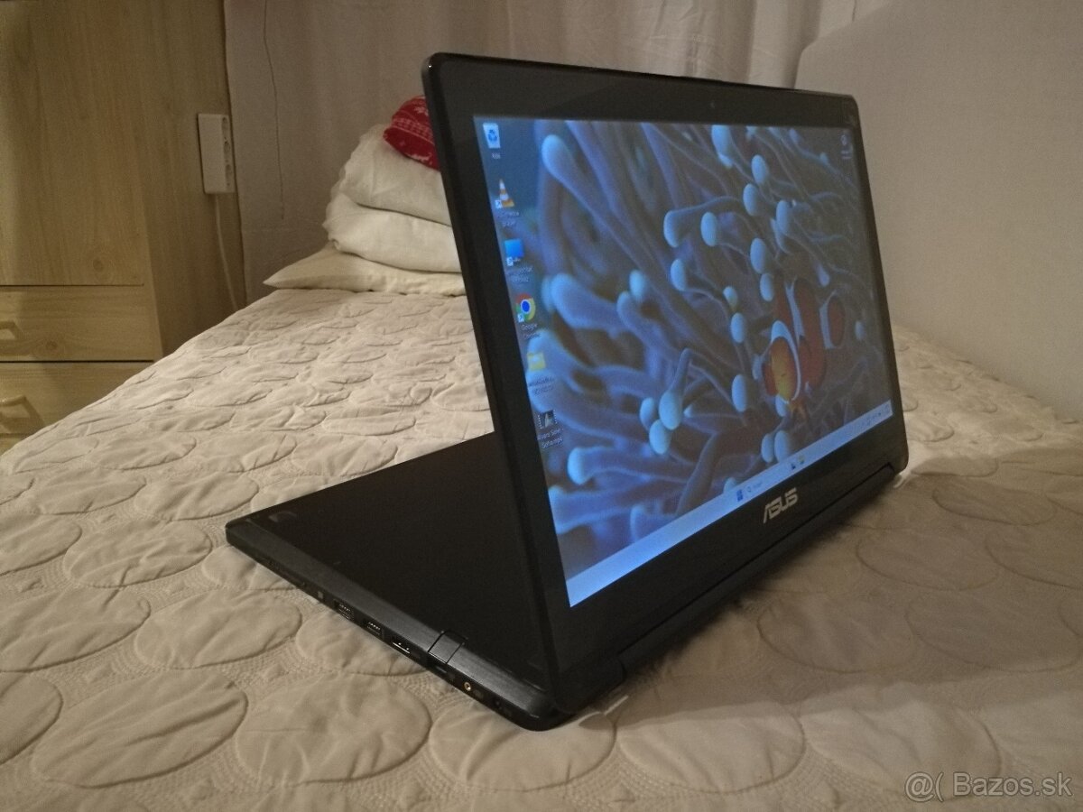 Asus. (2-v-1) konvertibilný notebook s dotykovým displejom. - 17