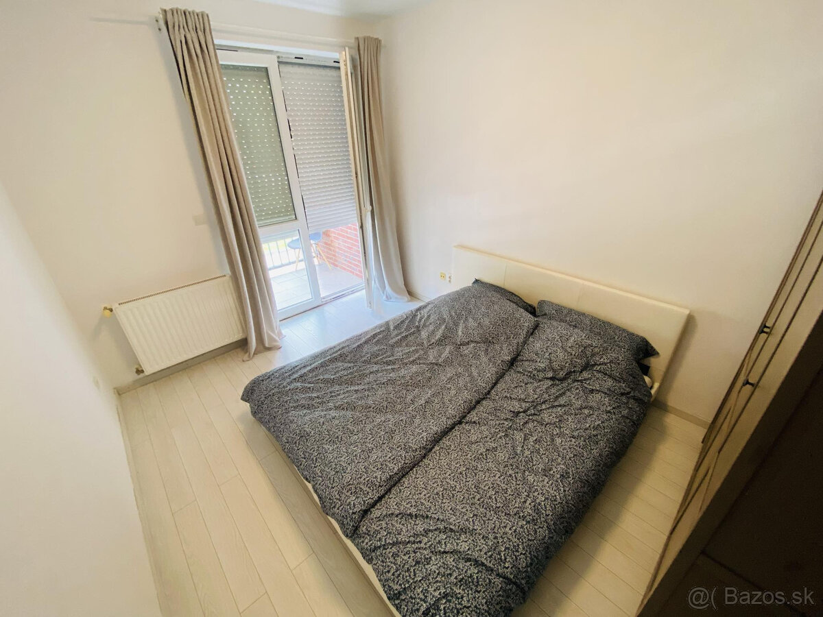 Na prenájom kompletne zariadený 3 izbový byt s 2 balkónmi, s - 17