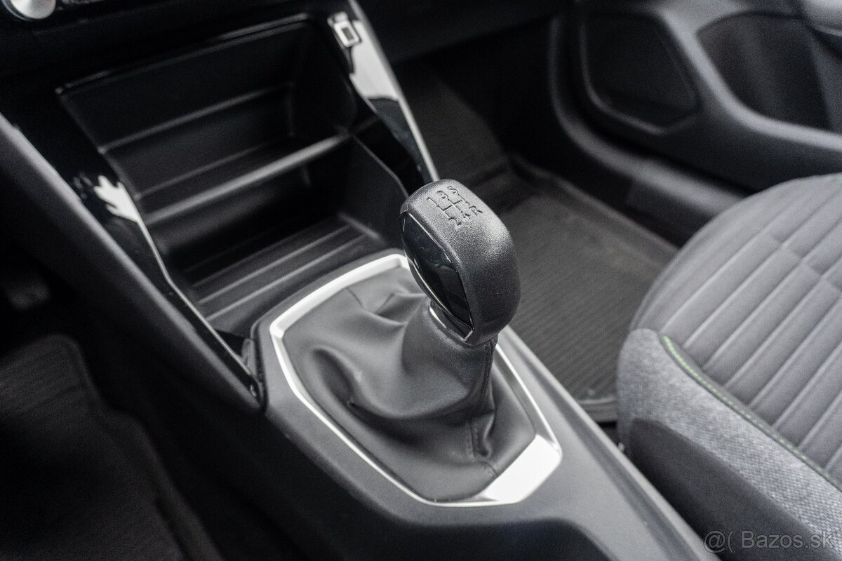 Peugeot 208 1,2 benzín - 17