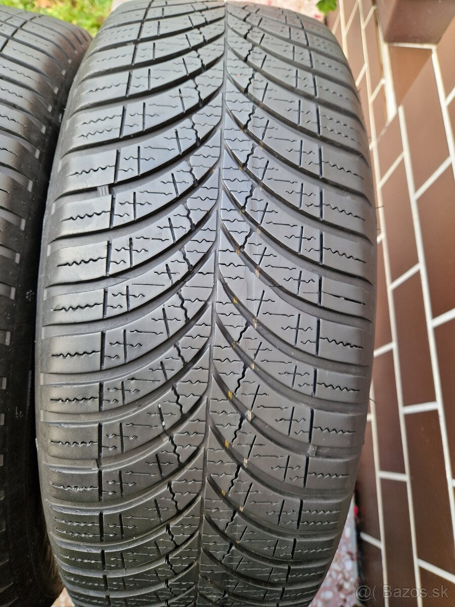 215/60-R17 Goodyear VECTOR 4SEASONS - 17