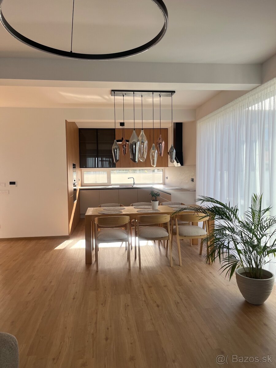 Luxusná vila (200 m2) na prenájom - 17