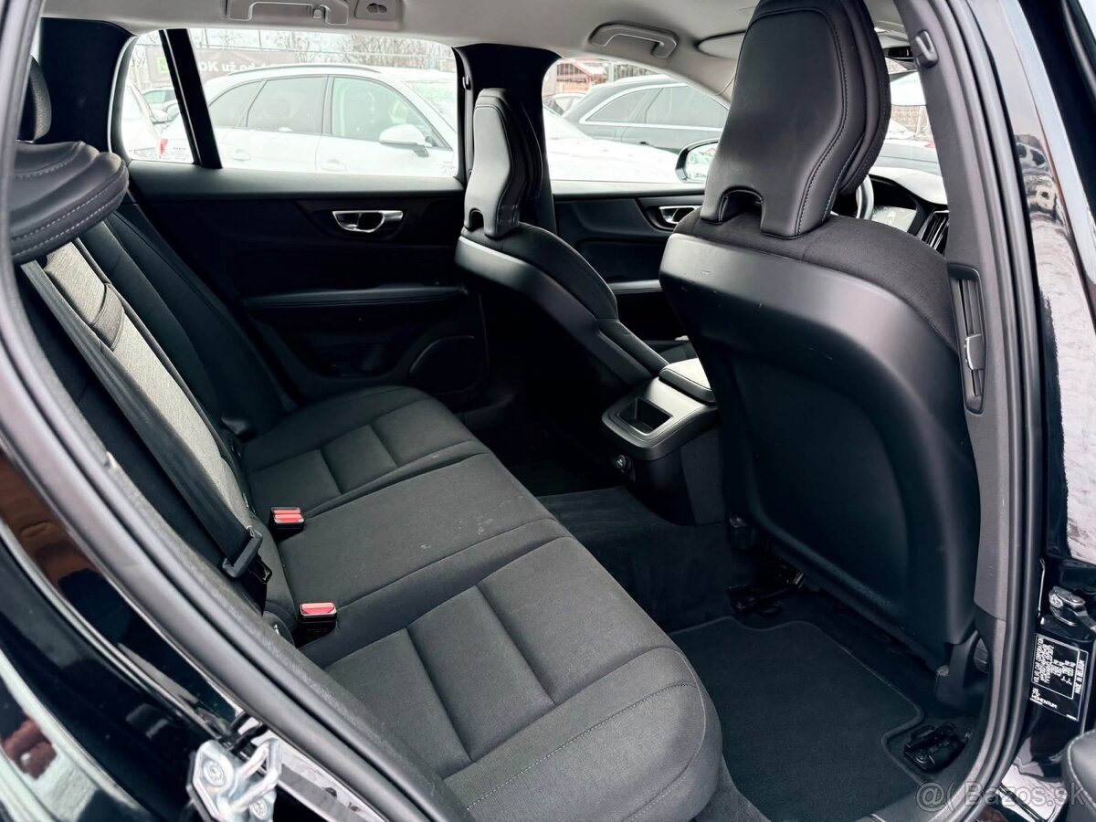 Volvo V60 D4 Momentum Pro AWD A/T - 17