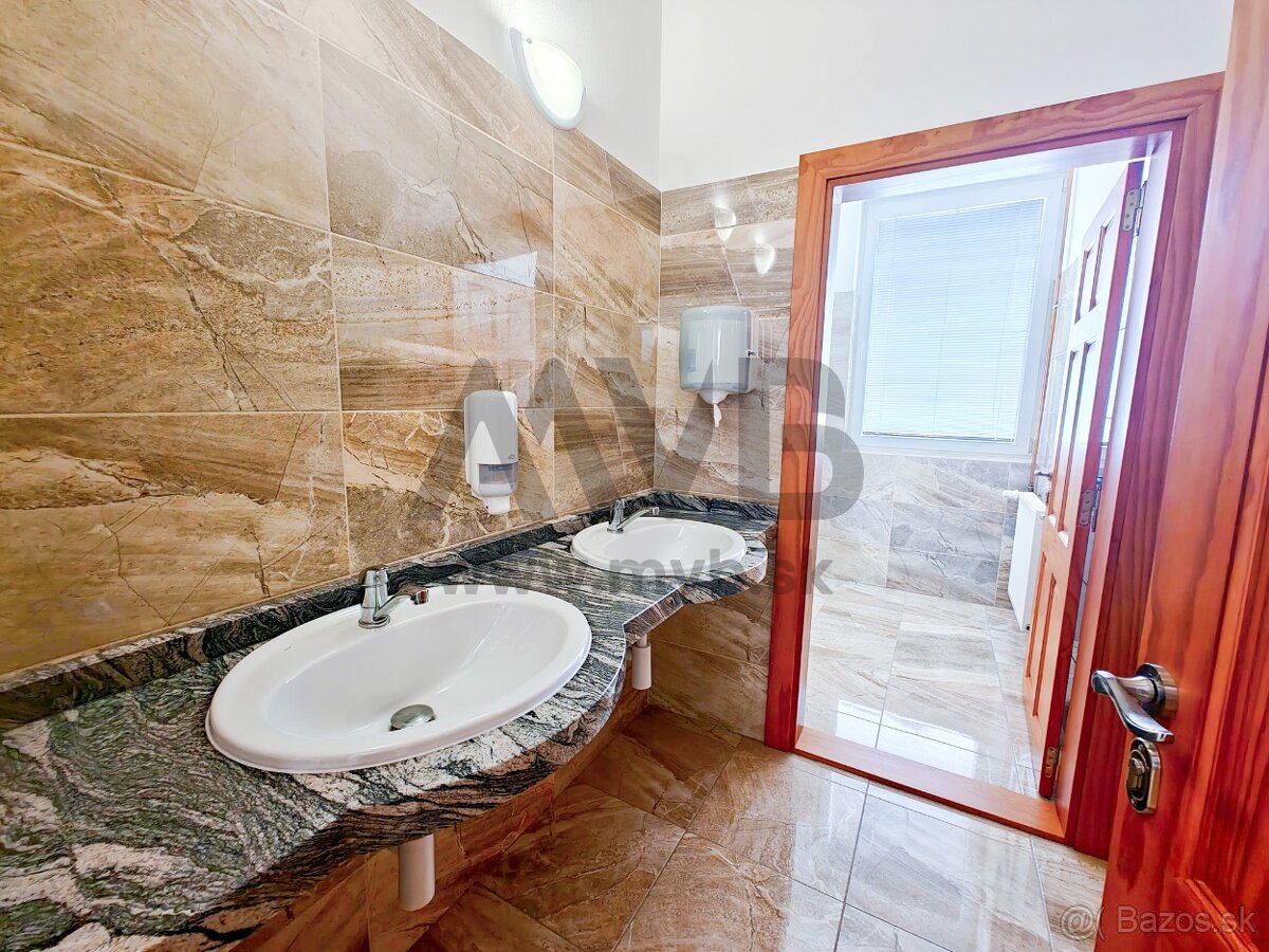 ADMINISTRATÍVNO‑TECHNOLOGICKÉ CENTRUM V MARCELOVEJ - 17