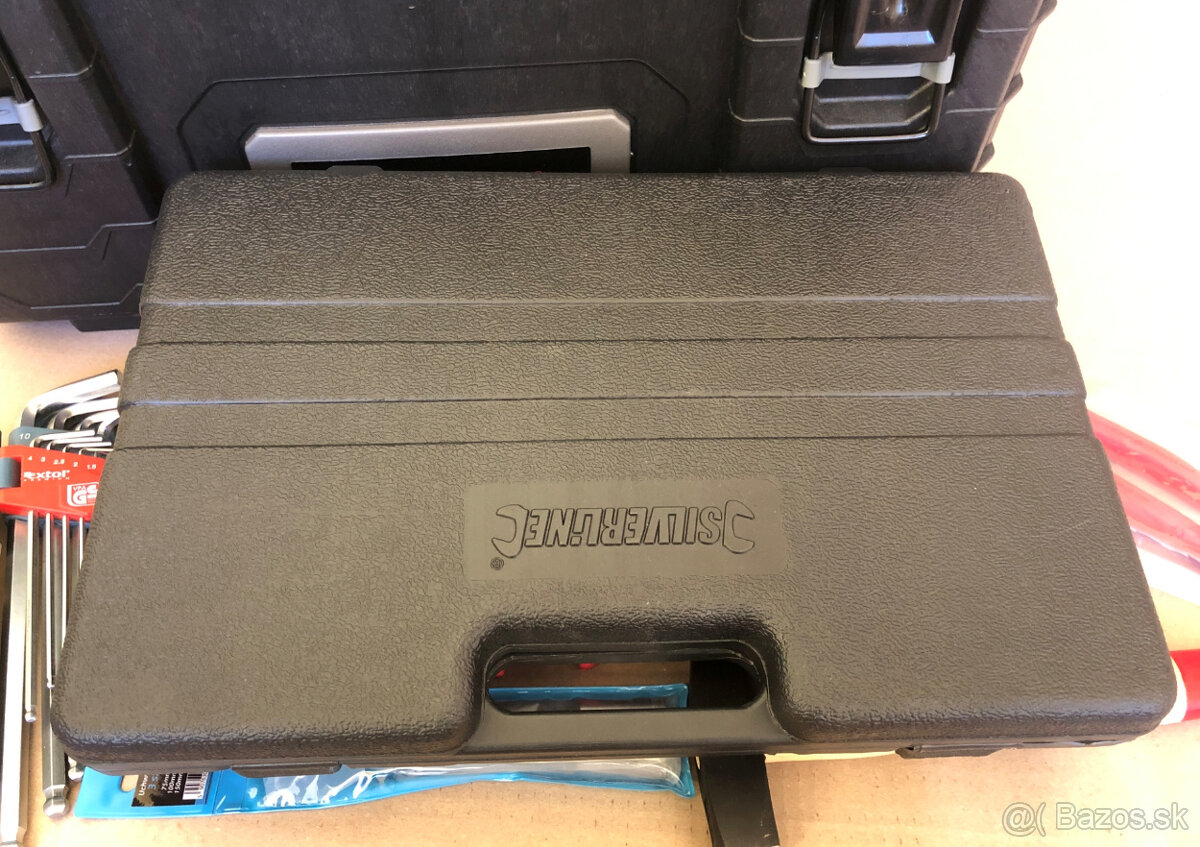 Novy Kufor KETER 22 a Naradie - 17