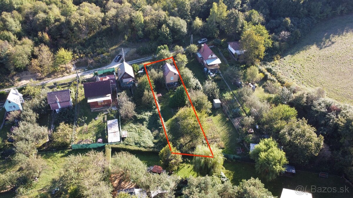 Murovaná chatka so záhradou, Čičky - 17