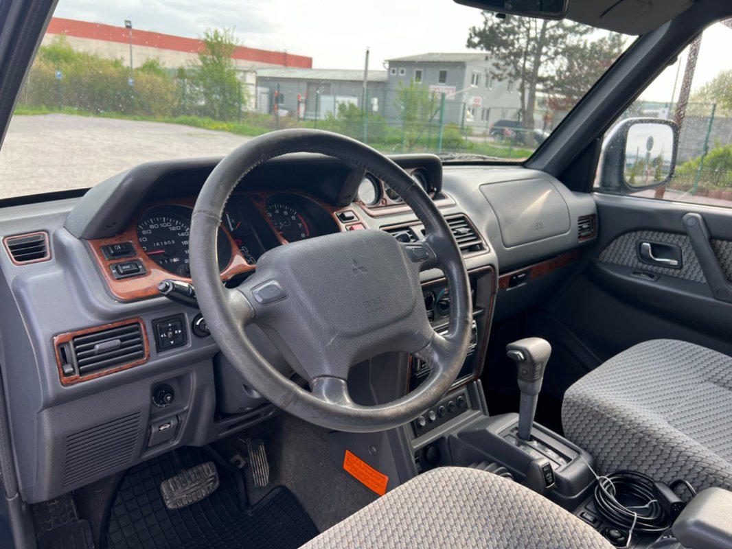 Mitsubishi Pajero 3.5 GLS A/T AB A/C LED - 17