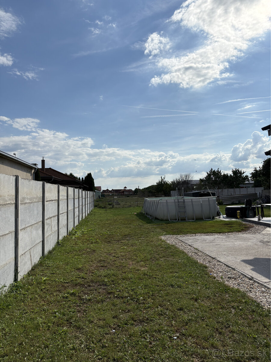 Znížená cena: prerobený 5 + 1 izbový rodinný dom s priestra - 17